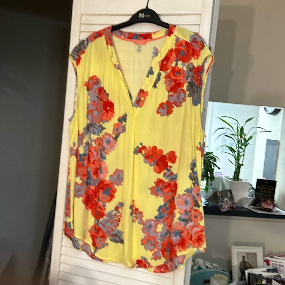 Joules v-neck sleeveless blouse (size 12) with matching FlipFlops (size 8)
